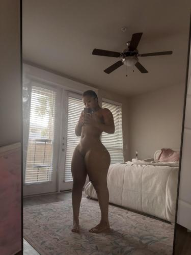 HQ-VZQBWgAAhcW0